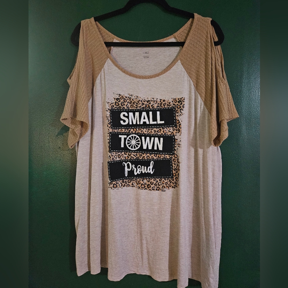 🎁🎁3/20🎁🎁Cato Tan and Cream 'Small Town Proud' Women's Top